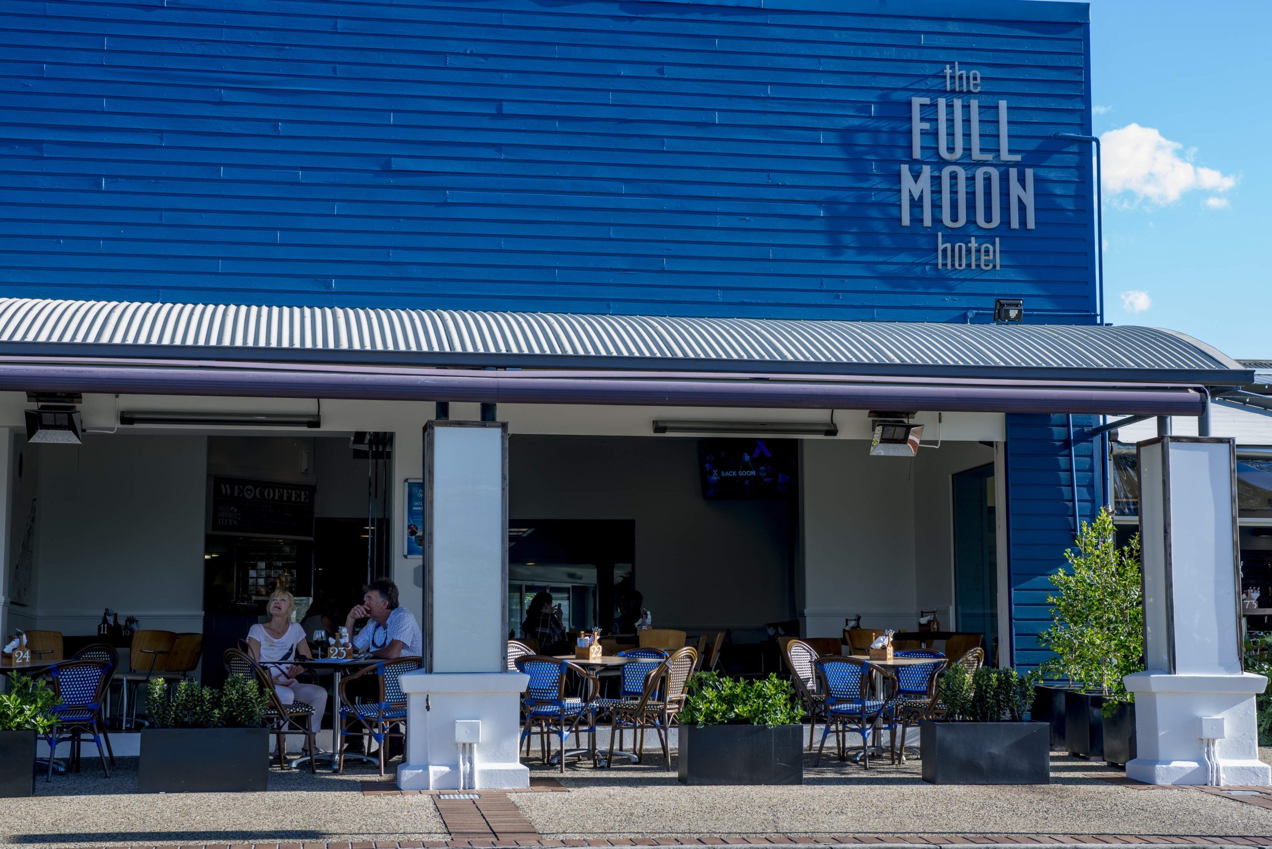 Diners at The Full Moon Hotel in Sandgate, one of the best outdoor restaurants in Brisbane