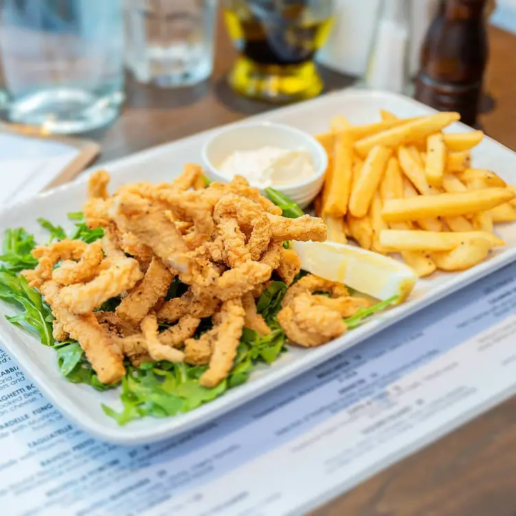 A plate of fried calamari served with aioli, lemon and chips at Maccaroni Trattoria Italiana, one of the best Italian restaurants in Melbourne. Credit: Maccaroni Trattoria Italiana