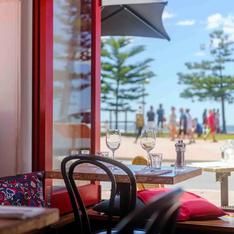 An outdoor table at Hemingway’s Manly, one of the best French restaurants in Sydney.