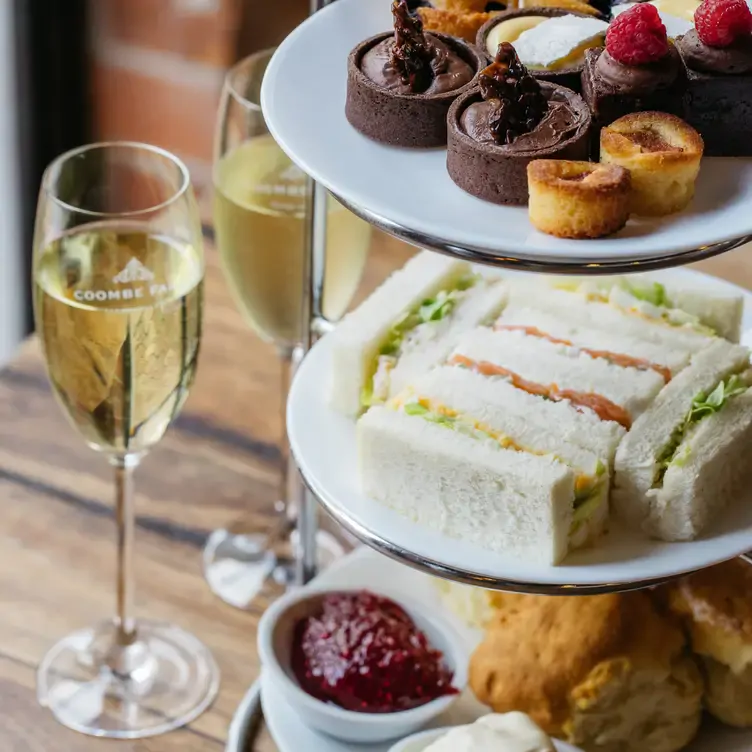 A tiered dish of small tarts, sandwiches and scones served alongside sparkling wine at Coombe Yarra Valley, one of the best wineries in Victoria.