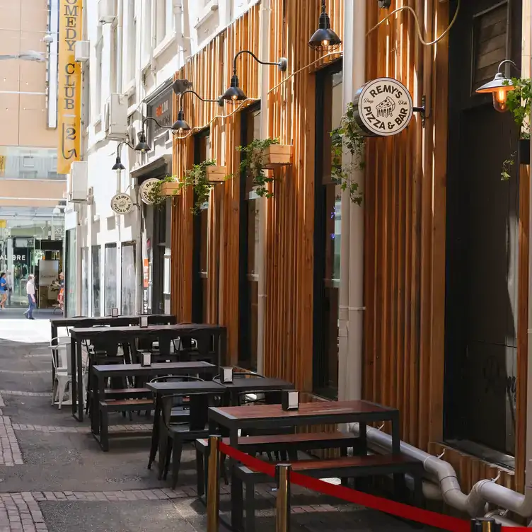 Bench seating and lamp lighting outside Remy’s - Deep Dish Pizza & Bar, one of the best family restaurants in Adelaide.