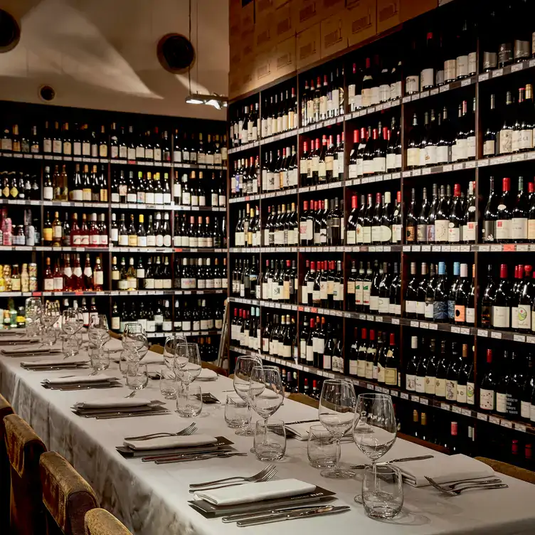 cru-bar-cellar2