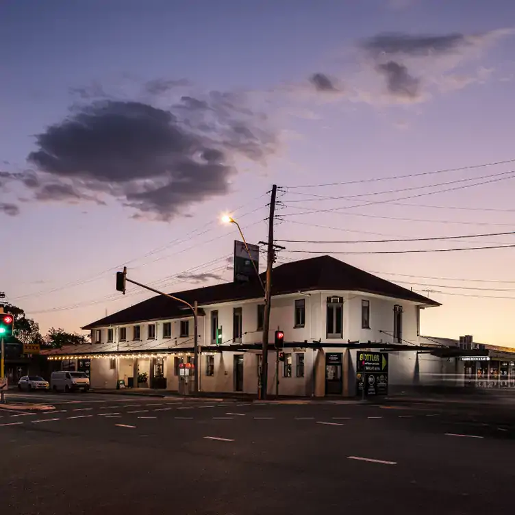 The white-walled exterior of the corner pub, the Rocklea Hotel, one of the best pubs in Brisbane.