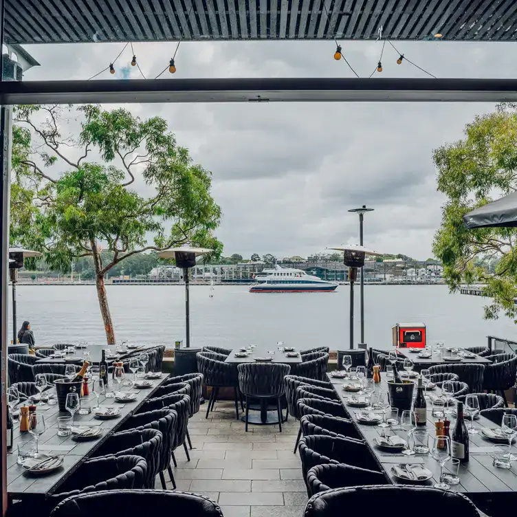 elements-bar-and-grill-pyrmont-2