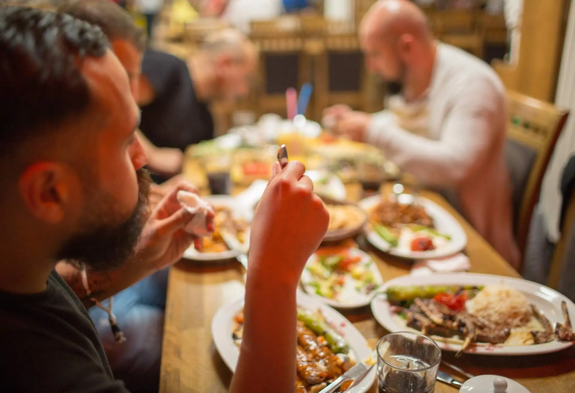 customers-eating-in-restaurant